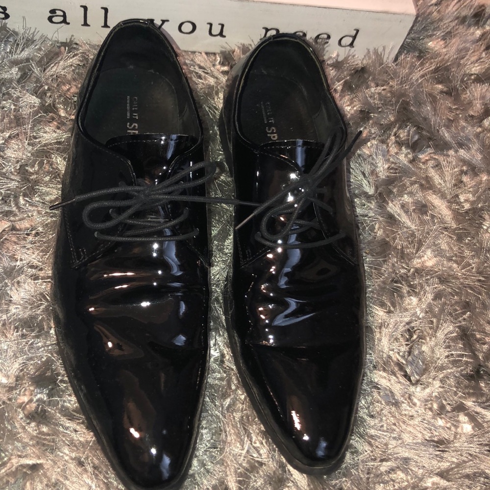 Men’s black patent leather